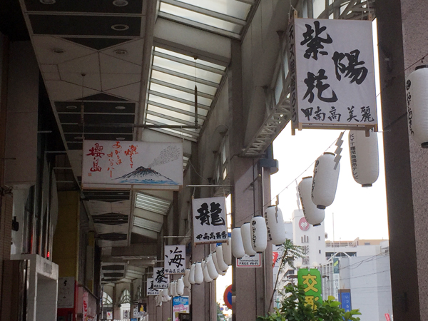 いづろ商店街　灯篭飾り